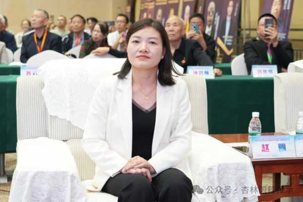 赵丽.jpg
